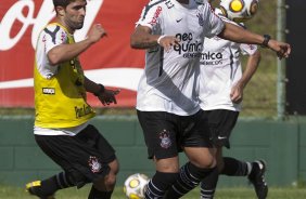 Diego e Edno durante o treino de hoje a tarde no Spa Sport Resort na cidade de Itu, interior de So Paulo. O primeiro jogo da equipe ser dia 16/01, contra a Portuguesa, no Pacaembu, vlida pela 1 rodada do Campeonato Paulista de 2011