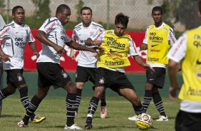 Jucilei e Moradei durante o treino de hoje a tarde no Spa Sport Resort na cidade de Itu, interior de So Paulo. O primeiro jogo da equipe ser dia 16/01, contra a Portuguesa, no Pacaembu, vlida pela 1 rodada do Campeonato Paulista de 2011