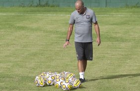 Mauri Lima, treinador de goleiros, durante o treino de hoje a tarde no Spa Sport Resort na cidade de Itu, interior de So Paulo. O primeiro jogo da equipe ser dia 16/01, contra a Portuguesa, no Pacaembu, vlida pela 1 rodada do Campeonato Paulista de 2011