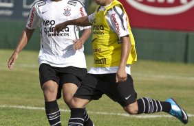 Ralf e Everton Ribeiro durante o treino de hoje a tarde no Spa Sport Resort na cidade de Itu, interior de So Paulo. O primeiro jogo da equipe ser dia 16/01, contra a Portuguesa, no Pacaembu, vlida pela 1 rodada do Campeonato Paulista de 2011