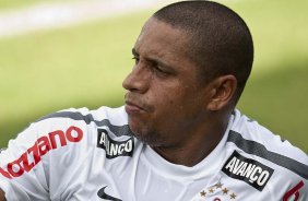 Roberto Carlos durante o treino de hoje a tarde no Spa Sport Resort na cidade de Itu, interior de So Paulo. O primeiro jogo da equipe ser dia 16/01, contra a Portuguesa, no Pacaembu, vlida pela 1 rodada do Campeonato Paulista de 2011