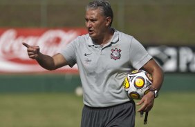 Tite durante o treino de hoje a tarde no Spa Sport Resort na cidade de Itu, interior de So Paulo. O primeiro jogo da equipe ser dia 16/01, contra a Portuguesa, no Pacaembu, vlida pela 1 rodada do Campeonato Paulista de 2011