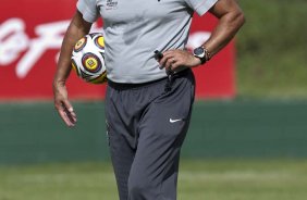 Tite durante o treino de hoje a tarde no Spa Sport Resort na cidade de Itu, interior de So Paulo. O primeiro jogo da equipe ser dia 16/01, contra a Portuguesa, no Pacaembu, vlida pela 1 rodada do Campeonato Paulista de 2011