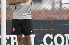 Dentinho durante o treino de hoje a tarde no CT Joaquim Grava, no Parque Ecolgico do Tiete. O primeiro jogo da equipe ser dia 16/01, contra a Portuguesa, no Pacaembu, vlida pela 1 rodada do Campeonato Paulista de 2011