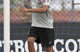 Dentinho durante o treino de hoje a tarde no CT Joaquim Grava, no Parque Ecolgico do Tiete. O primeiro jogo da equipe ser dia 16/01, contra a Portuguesa, no Pacaembu, vlida pela 1 rodada do Campeonato Paulista de 2011