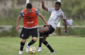 Marcelo Oliveira e Moacir durante o treino de hoje a tarde no CT Joaquim Grava, no Parque Ecolgico do Tiete. O primeiro jogo da equipe ser dia 16/01, contra a Portuguesa, no Pacaembu, vlida pela 1 rodada do Campeonato Paulista de 2011