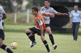 Morais e Ralf durante o treino de hoje a tarde no CT Joaquim Grava, no Parque Ecolgico do Tiete. O primeiro jogo da equipe ser dia 16/01, contra a Portuguesa, no Pacaembu, vlida pela 1 rodada do Campeonato Paulista de 2011