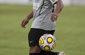 Roberto Carlos durante o treino de hoje a tarde no CT Joaquim Grava, no Parque Ecolgico do Tiete. O primeiro jogo da equipe ser dia 16/01, contra a Portuguesa, no Pacaembu, vlida pela 1 rodada do Campeonato Paulista de 2011