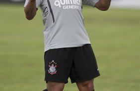 Roberto Carlos durante o treino de hoje a tarde no CT Joaquim Grava, no Parque Ecolgico do Tiete. O primeiro jogo da equipe ser dia 16/01, contra a Portuguesa, no Pacaembu, vlida pela 1 rodada do Campeonato Paulista de 2011