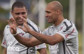 Ronaldo e Edno durante o treino de hoje a tarde no CT Joaquim Grava, no Parque Ecolgico do Tiete. O primeiro jogo da equipe ser dia 16/01, contra a Portuguesa, no Pacaembu, vlida pela 1 rodada do Campeonato Paulista de 2011