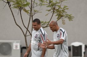 Ronaldo e Edno durante o treino de hoje a tarde no CT Joaquim Grava, no Parque Ecológico do Tiete. O primeiro jogo da equipe será dia 16/01, contra a Portuguesa, no Pacaembu, válida pela 1ª rodada do Campeonato Paulista de 2011