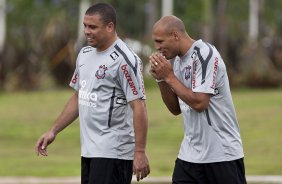 Ronaldo e Edno durante o treino de hoje a tarde no CT Joaquim Grava, no Parque Ecolgico do Tiete. O primeiro jogo da equipe ser dia 16/01, contra a Portuguesa, no Pacaembu, vlida pela 1 rodada do Campeonato Paulista de 2011