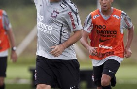 Ronaldo e Vitinho durante o treino de hoje a tarde no CT Joaquim Grava, no Parque Ecolgico do Tiete. O primeiro jogo da equipe ser dia 16/01, contra a Portuguesa, no Pacaembu, vlida pela 1 rodada do Campeonato Paulista de 2011