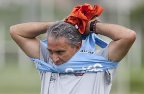 Tite durante o treino de hoje a tarde no CT Joaquim Grava, no Parque Ecolgico do Tiete. O primeiro jogo da equipe ser dia 16/01, contra a Portuguesa, no Pacaembu, vlida pela 1 rodada do Campeonato Paulista de 2011