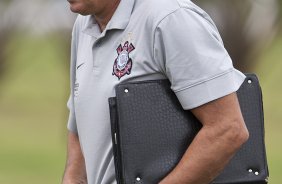 Tite durante o treino de hoje a tarde no CT Joaquim Grava, no Parque Ecolgico do Tiete. O primeiro jogo da equipe ser dia 16/01, contra a Portuguesa, no Pacaembu, vlida pela 1 rodada do Campeonato Paulista de 2011