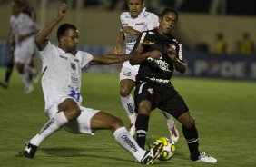 Jr. Lopes e Jorge Henrique que fez o gol do Corinthians durante a partida entre Bragantino/SP x Corinthians, vlida pela 2 rodada do Campeonato Paulista de 2011, realizada esta noite no estdio Nabi Abi Chedid, em Bragana Paulista, interior de So Paulo. Bragana Paulista/SP/Brasil