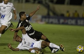 Jr. Lopes e Jorge Henrique que fez o gol do Corinthians durante a partida entre Bragantino/SP x Corinthians, vlida pela 2 rodada do Campeonato Paulista de 2011, realizada esta noite no estdio Nabi Abi Chedid, em Bragana Paulista, interior de So Paulo. Bragana Paulista/SP/Brasil