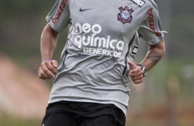 Fabio Santos que foi apresentado hoje como novo reforco do Corinthians durante o treino de hoje a tarde no CT Joaquim Grava, no Parque Ecolgico do Tiete. O prximo jogo da equipe ser domingo, dia 23/01, contra o Noroeste/Bauru, vlida pela 3 rodada do Campeonato Paulista de 2011