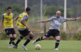 Marcelo Oliveira; Wallace e Alessandro, que voltou aos treinos com bola durante o treino de hoje a tarde no CT Joaquim Grava, no Parque Ecolgico do Tiete. O prximo jogo da equipe ser domingo, dia 23/01, contra o Noroeste/Bauru, vlida pela 3 rodada do Campeonato Paulista de 2011