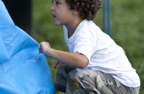 Ronaldo levou o seu filho Alex, 5 anos, cuja paternidade foi reconhecida pelo atacante recentemente, fruto de um relacionamento com a brasileira Michele Umezu, durante o treino de hoje a tarde no CT Joaquim Grava, no Parque Ecolgico do Tiete. O prximo jogo da equipe ser domingo, dia 23/01, contra o Noroeste/Bauru, vlida pela 3 rodada do Campeonato Paulista de 2011