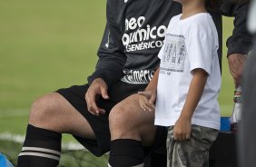 Ronaldo levou o seu filho Alex, 5 anos, cuja paternidade foi reconhecida pelo atacante recentemente, fruto de um relacionamento com a brasileira Michele Umezu, durante o treino de hoje a tarde no CT Joaquim Grava, no Parque Ecolgico do Tiete. O prximo jogo da equipe ser domingo, dia 23/01, contra o Noroeste/Bauru, vlida pela 3 rodada do Campeonato Paulista de 2011