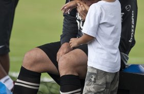 Ronaldo levou o seu filho Alex, 5 anos, cuja paternidade foi reconhecida pelo atacante recentemente, fruto de um relacionamento com a brasileira Michele Umezu, durante o treino de hoje a tarde no CT Joaquim Grava, no Parque Ecolgico do Tiete. O prximo jogo da equipe ser domingo, dia 23/01, contra o Noroeste/Bauru, vlida pela 3 rodada do Campeonato Paulista de 2011