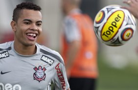 Dentinho durante o treino de hoje a tarde no CT Joaquim Grava, no Parque Ecolgico do Tiete. O prximo jogo da equipe ser domingo, dia 23/01, contra o Noroeste/Bauru, vlida pela 3 rodada do Campeonato Paulista de 2011