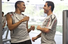 Dentinho e Bruno Cesar durante o treino de hoje a tarde no CT Joaquim Grava, no Parque Ecolgico do Tiete. O prximo jogo da equipe ser domingo, dia 23/01, contra o Noroeste/Bauru, vlida pela 3 rodada do Campeonato Paulista de 2011