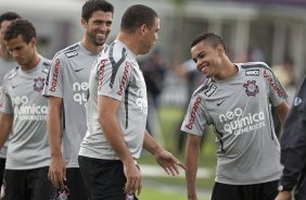 Diego; Ronaldo e Dentinho durante o treino de hoje a tarde no CT Joaquim Grava, no Parque Ecolgico do Tiete. O prximo jogo da equipe ser domingo, dia 23/01, contra o Noroeste/Bauru, vlida pela 3 rodada do Campeonato Paulista de 2011