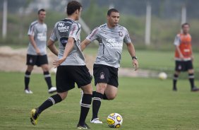 Jo e Ronaldo durante o treino de hoje a tarde no CT Joaquim Grava, no Parque Ecolgico do Tiete. O prximo jogo da equipe ser domingo, dia 23/01, contra o Noroeste/Bauru, vlida pela 3 rodada do Campeonato Paulista de 2011