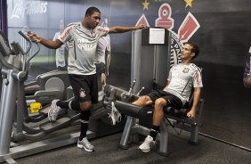 Jucilei e Morais durante o treino de hoje a tarde no CT Joaquim Grava, no Parque Ecolgico do Tiete. O prximo jogo da equipe ser domingo, dia 23/01, contra o Noroeste/Bauru, vlida pela 3 rodada do Campeonato Paulista de 2011