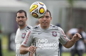 Ronaldo durante o treino de hoje a tarde no CT Joaquim Grava, no Parque Ecolgico do Tiete. O prximo jogo da equipe ser domingo, dia 23/01, contra o Noroeste/Bauru, vlida pela 3 rodada do Campeonato Paulista de 2011