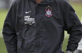 Tite durante o treino de hoje a tarde no CT Joaquim Grava, no Parque Ecolgico do Tiete. O prximo jogo da equipe ser domingo, dia 23/01, contra o Noroeste/Bauru, vlida pela 3 rodada do Campeonato Paulista de 2011