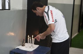 Bruno Cesar rezando nos vestirios antes da partida entre Corinthians x Noroeste/Bauru, vlida pela 3 rodada do Campeonato Paulista de 2011, realizada esta tarde no estdio do Pacaembu
