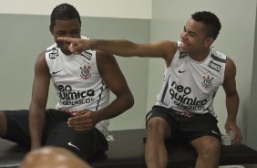 Jucilei e Dentinho nos vestirios antes da partida entre Corinthians x Noroeste/Bauru, vlida pela 3 rodada do Campeonato Paulista de 2011, realizada esta tarde no estdio do Pacaembu