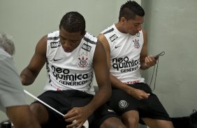 Jucilei e Ralf nos vestiários antes da partida entre Corinthians x Noroeste/Bauru, válida pela 3ª rodada do Campeonato Paulista de 2011, realizada esta tarde no estádio do Pacaembu