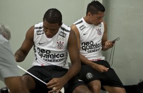 Jucilei e Ralf nos vestirios antes da partida entre Corinthians x Noroeste/Bauru, vlida pela 3 rodada do Campeonato Paulista de 2011, realizada esta tarde no estdio do Pacaembu