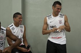 Ralf e Leandro Castán nos vestiários antes da partida entre Corinthians x Noroeste/Bauru, válida pela 3ª rodada do Campeonato Paulista de 2011, realizada esta tarde no estádio do Pacaembu