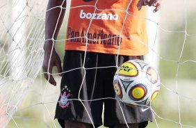 Paulinho do Corinthians durante treino realizado no centro de treinamento joaquim grava