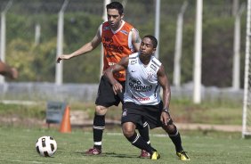 Chico e Jorge Henrique durante o treino de hoje pela manh no CT Joaquim Grava, no Parque Ecolgico do Tiete. Este time que treinou hoje, e o time titular que se prepara para o jogo de volta pela Pr Libertadores 2011 contra o Tolima, da Colmbia, dia 02/02, na cidade de Ibague