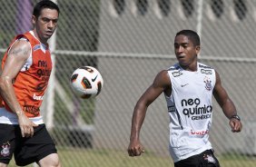 Chico e Jorge Henrique durante o treino de hoje pela manh no CT Joaquim Grava, no Parque Ecolgico do Tiete. Este time que treinou hoje, e o time titular que se prepara para o jogo de volta pela Pr Libertadores 2011 contra o Tolima, da Colmbia, dia 02/02, na cidade de Ibague