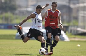 Dentinho e Chico durante o treino de hoje pela manh no CT Joaquim Grava, no Parque Ecolgico do Tiete. Este time que treinou hoje, e o time titular que se prepara para o jogo de volta pela Pr Libertadores 2011 contra o Tolima, da Colmbia, dia 02/02, na cidade de Ibague
