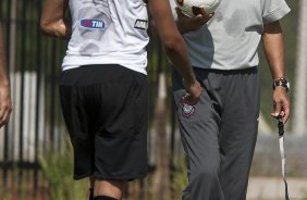 Dentinho e Tite durante o treino de hoje pela manh no CT Joaquim Grava, no Parque Ecolgico do Tiete. Este time que treinou hoje, e o time titular que se prepara para o jogo de volta pela Pr Libertadores 2011 contra o Tolima, da Colmbia, dia 02/02, na cidade de Ibague
