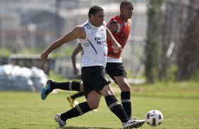 Ronaldo e Andr Vinicius durante o treino de hoje pela manh no CT Joaquim Grava, no Parque Ecolgico do Tiete. Este time que treinou hoje, e o time titular que se prepara para o jogo de volta pela Pr Libertadores 2011 contra o Tolima, da Colmbia, dia 02/02, na cidade de Ibague