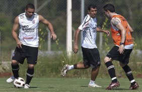 Ronaldo; Fabio Carille, auxiliar, e Chico durante o treino de hoje pela manh no CT Joaquim Grava, no Parque Ecolgico do Tiete. Este time que treinou hoje, e o time titular que se prepara para o jogo de volta pela Pr Libertadores 2011 contra o Tolima, da Colmbia, dia 02/02, na cidade de Ibague
