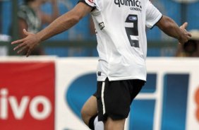 Alessandro comemora seu gol durante a partida entre Palmeiras x Corinthians, vlida pela 7 rodada do Campeonato Paulista de 2011, realizada esta tarde no estdio do Pacaembu