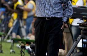 O tcnico Tite durante a partida entre Palmeiras x Corinthians, vlida pela 7 rodada do Campeonato Paulista de 2011, realizada esta tarde no estdio do Pacaembu