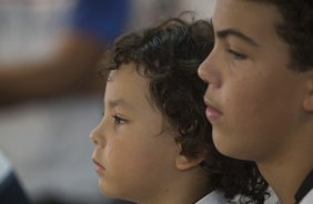 Alex e Ronaldo, filhos do atacante Ronaldo que concede entrevista coletiva anunciando sua aposentadoria, aps o treino desta manh no CT Joaquim Grava, no Parque Ecolgico do Tiete. O time se prepara para o jogo contra o Mogi Mirim, quinta-feira, dia 17/02, complementando a 4 rodada do Campeonato Paulista 2011