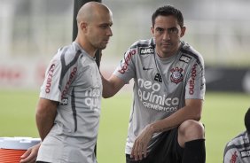 Alessandro e Chico durante o treino desta tarde no CT Joaquim Grava, no Parque Ecolgico do Tiete. O time se prepara para o jogo contra o Mogi Mirim, quinta-feira, dia 17/02, complementando a 4 rodada do Campeonato Paulista 2011