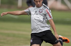 Everton Santos durante o treino desta tarde no CT Joaquim Grava, no Parque Ecolgico do Tiete. O time se prepara para o jogo contra o Mogi Mirim, quinta-feira, dia 17/02, complementando a 4 rodada do Campeonato Paulista 2011